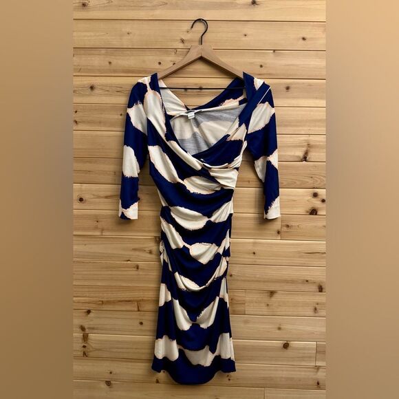 Diane VonFurstenberg Size 4 Bentley Ruched Wrap Silk 3/4 Dress - Picture 1 of 15
